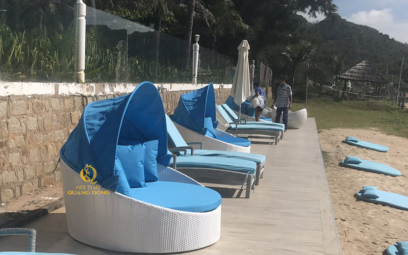 Giường tắm nắng cho hồ bơi có mài vòm QD - 536