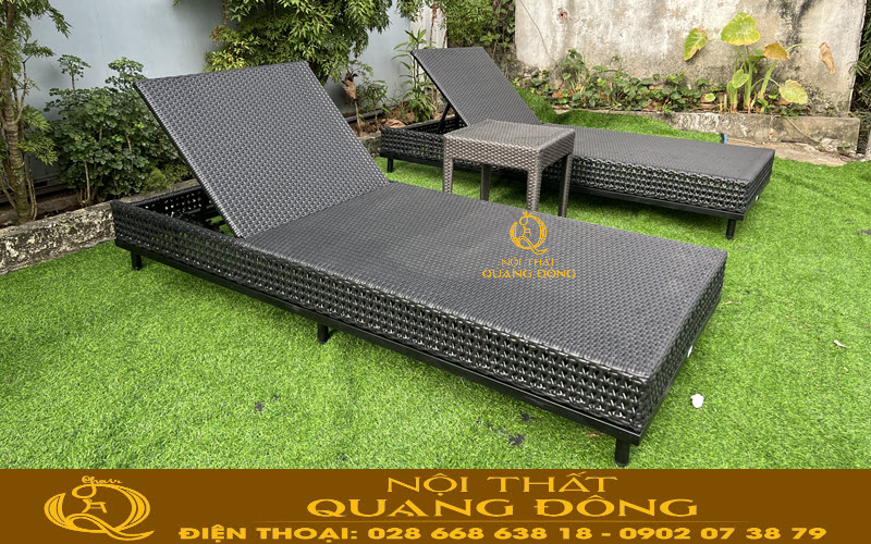 Ghế hồ bơi đan giả mây có khung bằng thép sơn tĩnh điện chắc chắn và bền bỉ