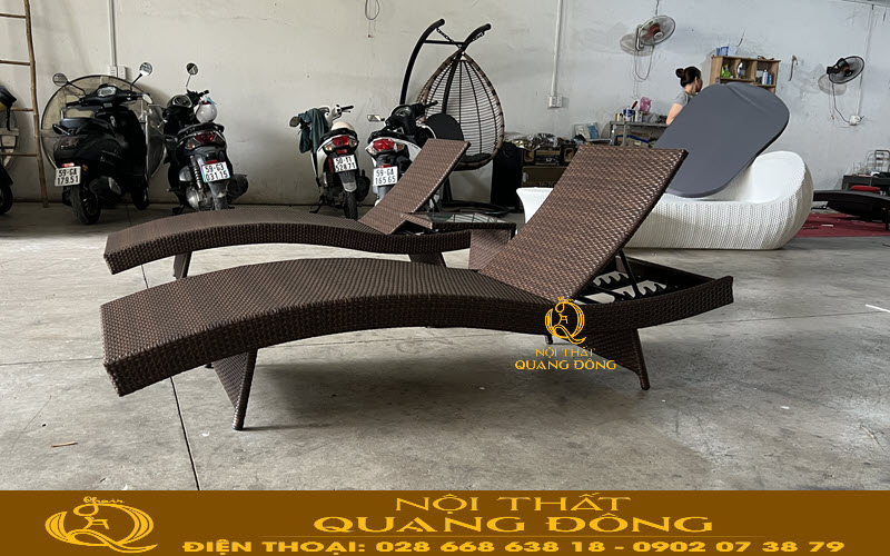 Ghế hồ bơi đan giả mây thiết kế cong uốn lượn mềm mại