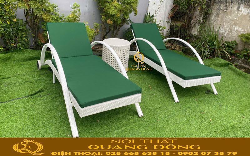 Nệm xanh rêu tươi mát với mút dày êm ái được đặt trên ghế hồ bơi QD-1280