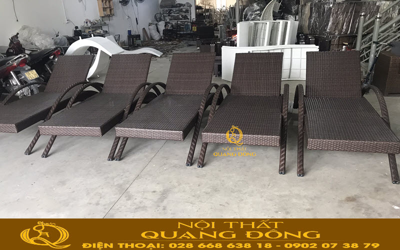 Ghế hồ bơi đan giả mây tại xưởng Nội thất Quang Đông