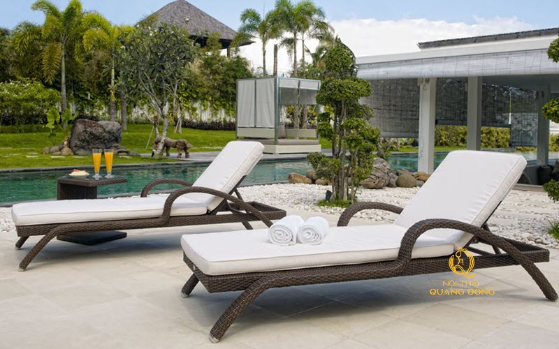 Ghế nằm hồ bơi nên chọn những mẫu có thể tháo rời cho tiện giặt giũ và thay thế