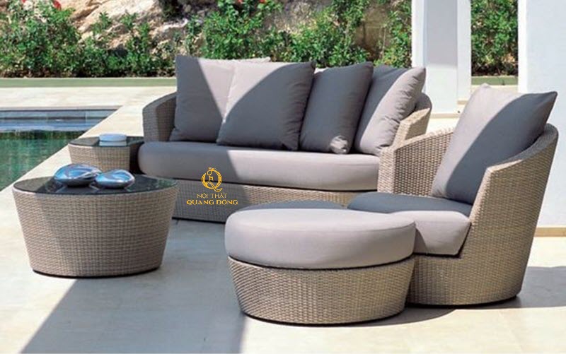 sofa mây nhựa đẹp gần hồ bơi