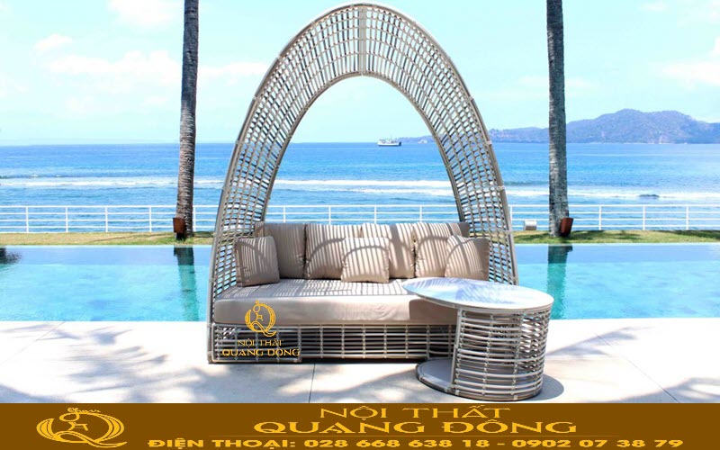 Sofa mây nhựa QD - 708 được bố trí tại không gian hồ bơi