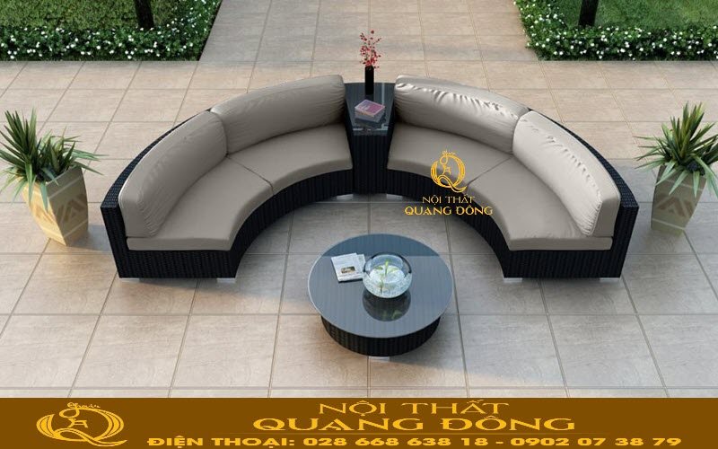 Sofa mây nhựa QD-722 được thiết kế 4 băng ghế rời sau khi ghép lại được nửa hình tròn còn được gọi là bán nguyệt