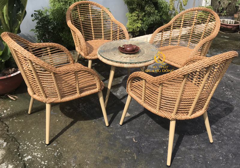 Mẫu bàn ghế giả mây Qd-2046 ghép mẫu bàn tròn nhỏ thiết kế thanh gọn, nhẹ nhàng điểm nhấn sang trọng cho không gian ngoại thất sân vườn