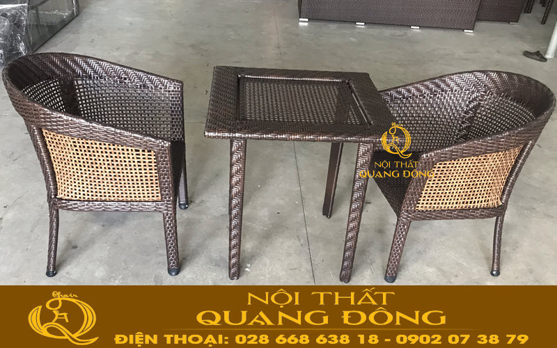 Mẫu bàn 2 ghế dùng cho những không gian nhỏ, ban công, góc sân vườn.... Mẫu ghế giả mây cao cấp thương hiệu Nội Thất Quang Đông