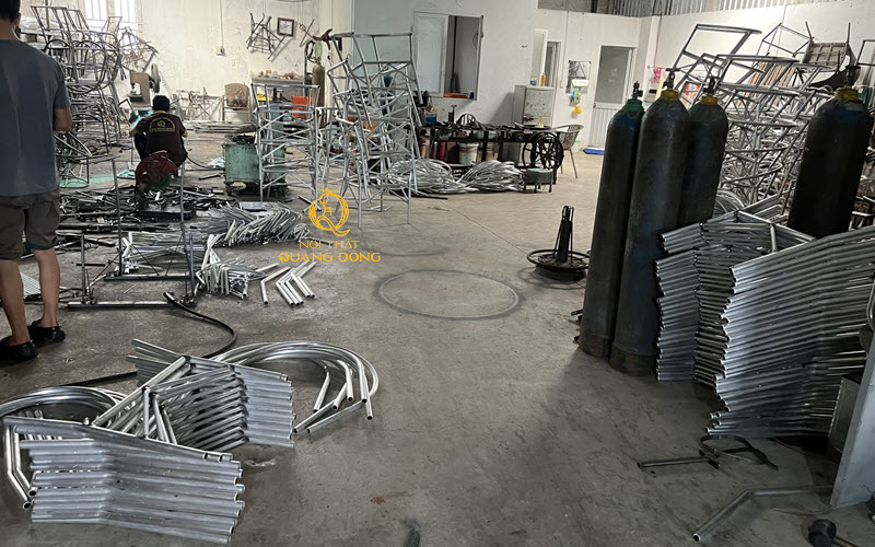 Sản xuất khung ghế tại xưởng Nội Thất Quang Đông