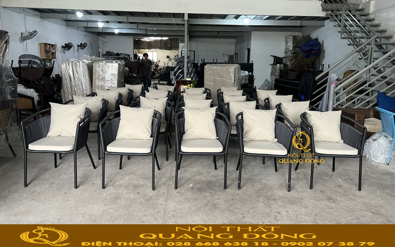 Tại cửa hàng nên kiểm tra độ hoàn thiện của sản phẩm trước khi xuống tiền mua