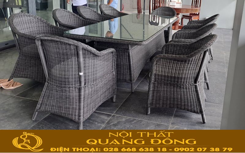 Bộ bàn ghế mây nhựa QD-2091 với bộ bàn 10 ghế được chị Thảo ở Kiên Giang sử dụng để tiếp khách tạo sự sang trọng