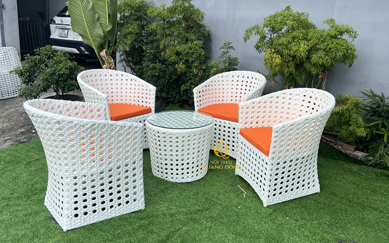 Bộ bàn ghế QD-2107 với kiểu đan mắt cáo tinh tế, sang trọng cho không gian sân vườn ngoài trời