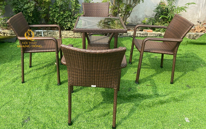 Bàn ghế giả mây QD-326 thiết kế cân đối dễ sắp xếp phù hợp cà phê và sân vườn