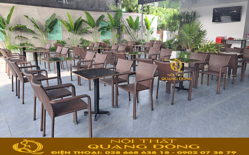 Bàn ghế giả mây QD-326 sử dụng dụng cho không gian sân vườn quán cafe