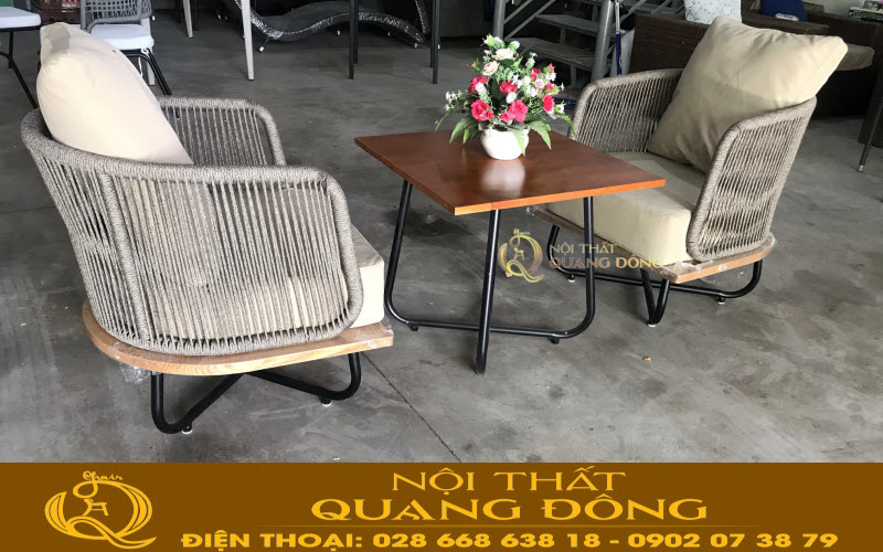 Bộ bàn ghế giả mây QD-339 mang thiết kế hoàn toàn mới lạ vô cùng độc đáo sang trọng được thiết kế sản xuất bởi Nội Thất Quang Đông