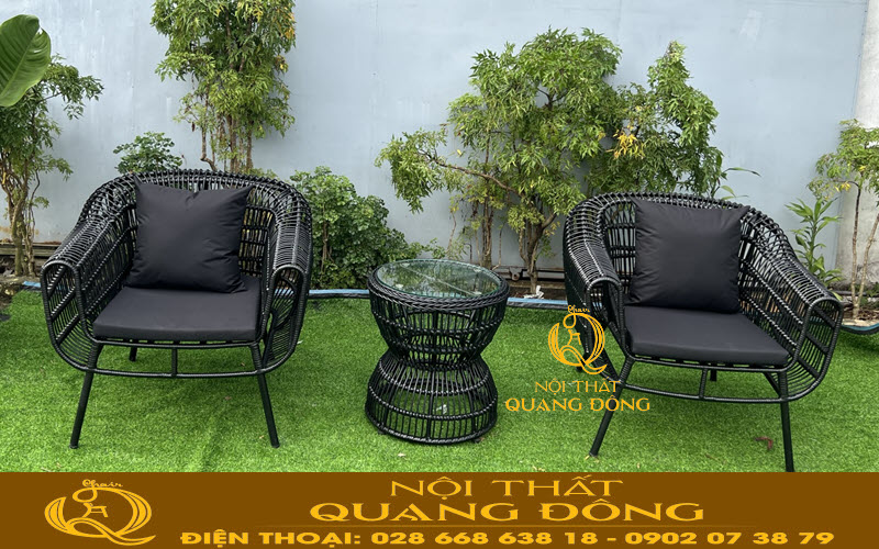 Bàn ghế giả mây QD-342 sang trọng, màu đen là màu được ưa chuộng tạo cảm giác sang trọng cho không gian bày trí