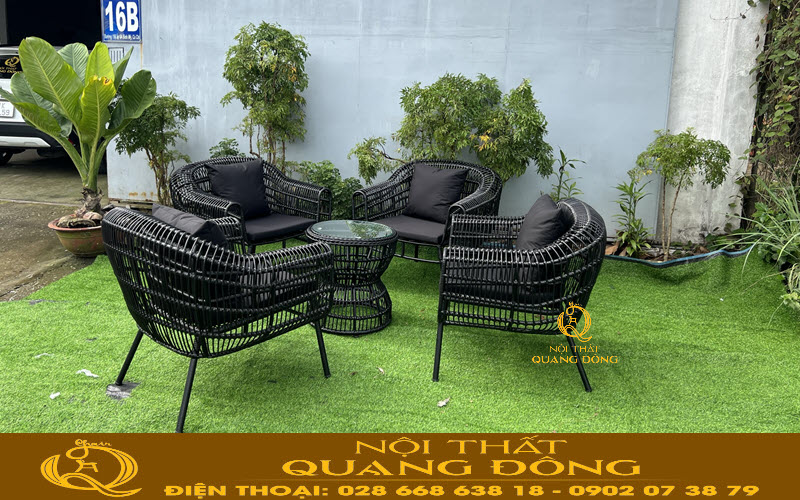 Bàn ghế giả mây có mức giá cạnh tranh so với những dòng bàn ghế ngoài trời khác