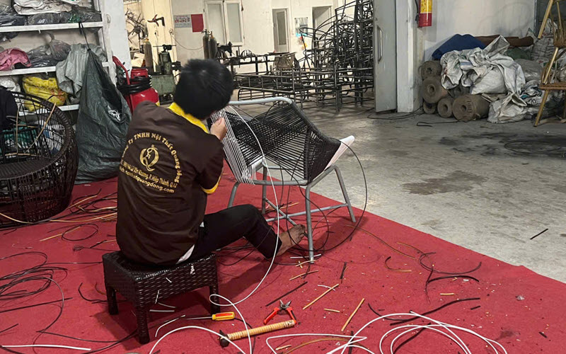 Bàn ghế mây nhựa được đan thủ công 100% bằng sợi mây nhựa cao cấp tại xưởng Nội thất Quang Đông Bàn ghế giả mây được đan bằng sợi mây nhựa cao cấp