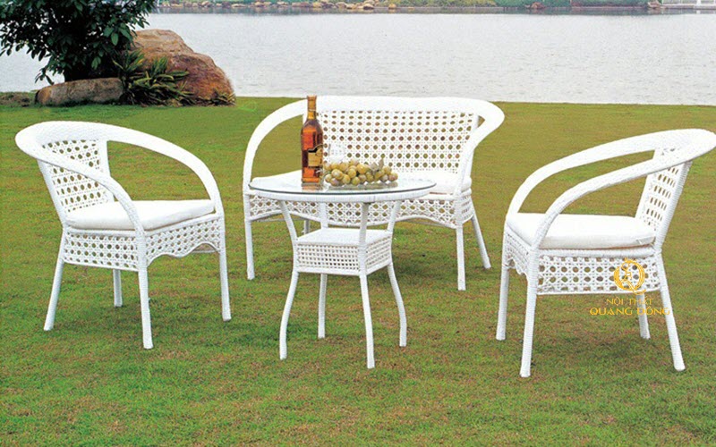 Bàn ghế giả mây đan dẹp màu trắng
