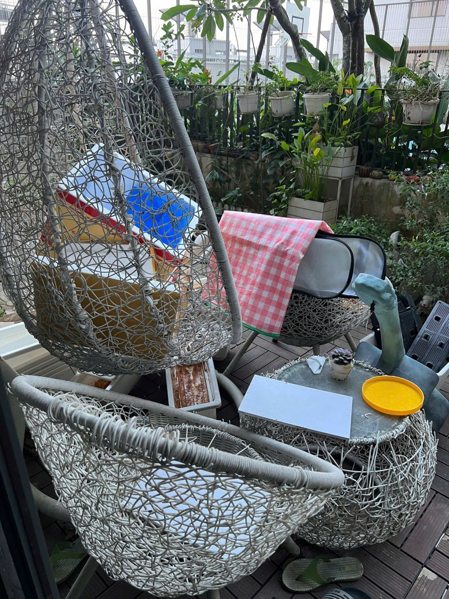 Sử dụng chất liệu không đạt chuẩn khiến bạn ghế nhanh hỏng