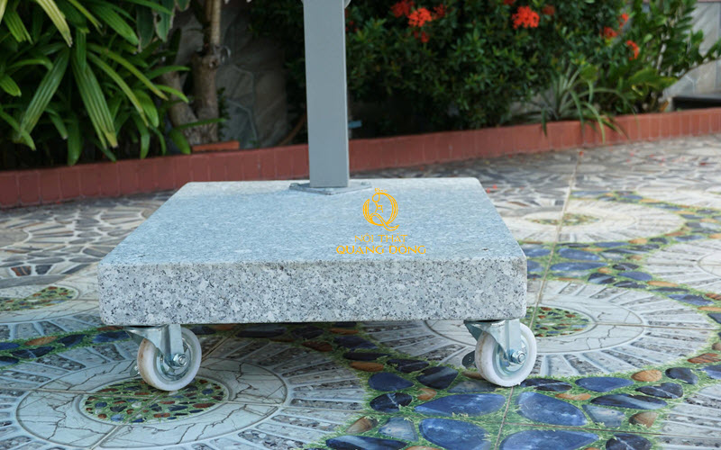 Đế dù lệch tâm vuông 3.5m nặng khoảng 95km chắc chắn và ổn định