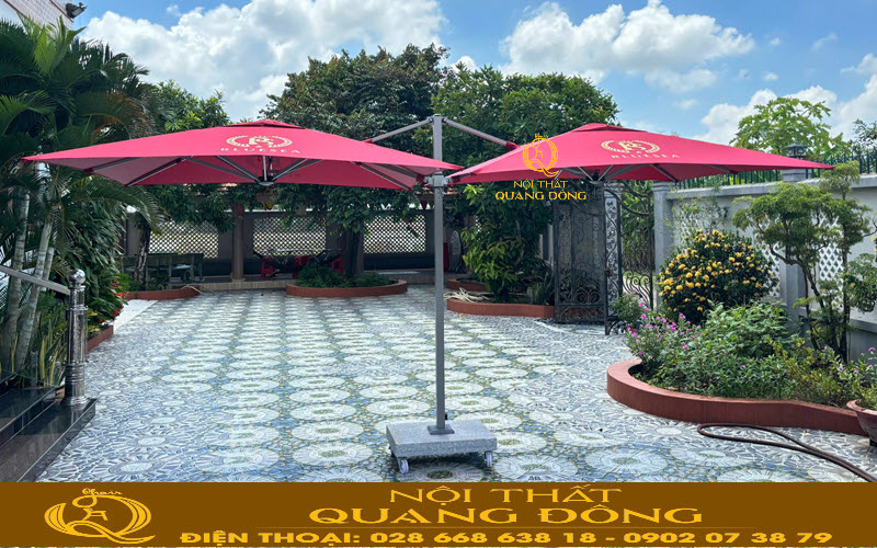 Dù đôi lệch tâm vuông 2.5m với hai tán dù đối xứng giúp mở rộng vùng bóng mát