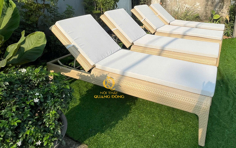 Ghế nằm hồ bơi QD-1278 đi kèm nệm lót tăng độ êm ái, tạo điểm nhấn nổi bật