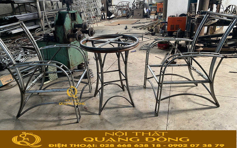 Khung bàn ghế giả mây QD-2108 được làm bằng thép sơn tĩnh điện chắc chắn