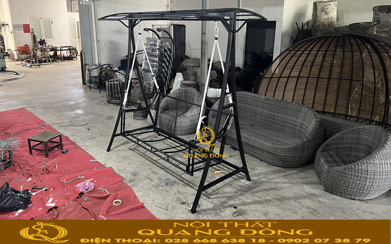 Khung xích đu mây nhựa QD - 502 tại xưởng Nội thất Quang Đông