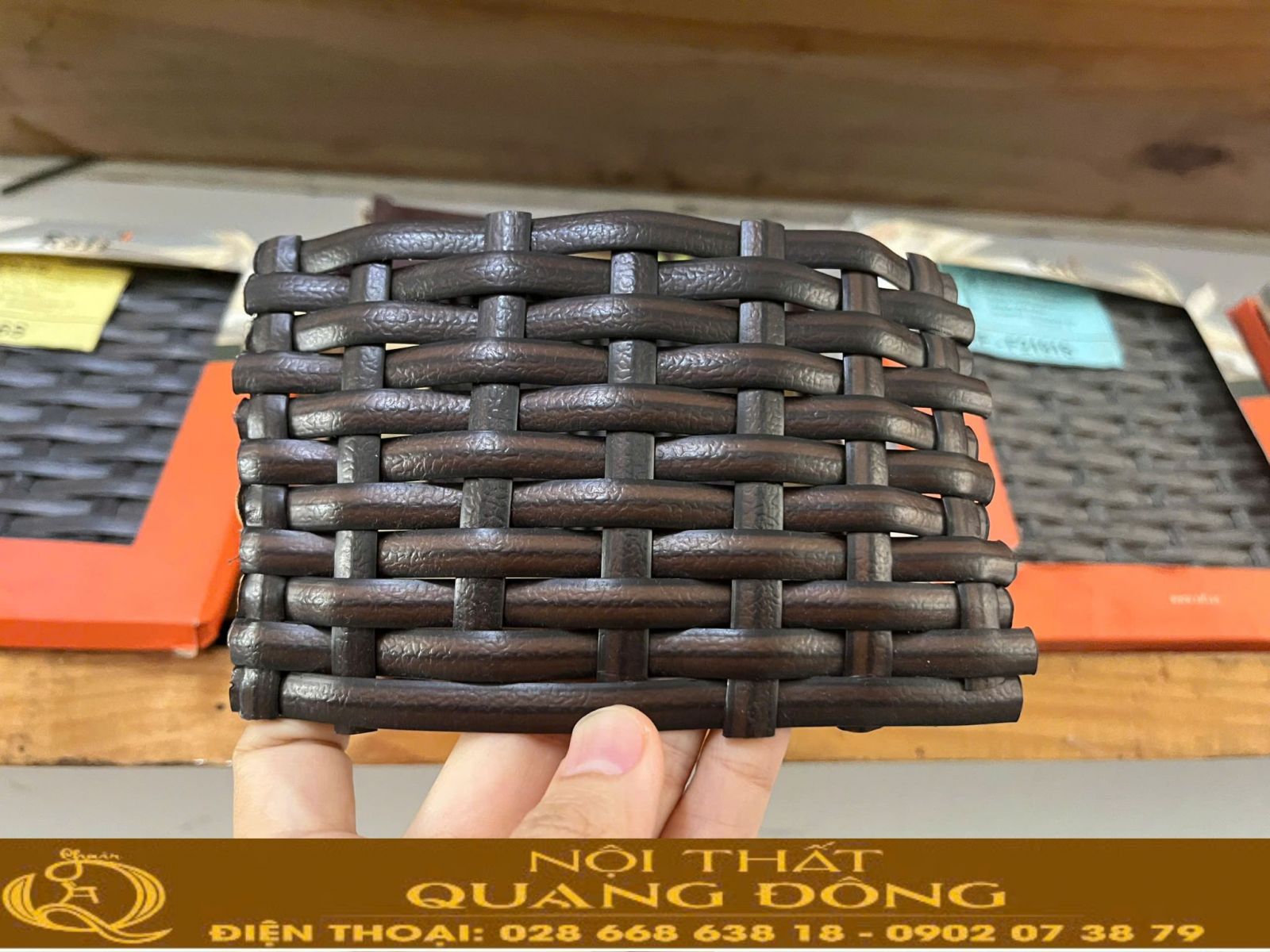 Khi mua sofa bạn nên lựa chọn sofa được đan bằng sợi mây nhựa cao cấp có hoạt chất kháng tia UV