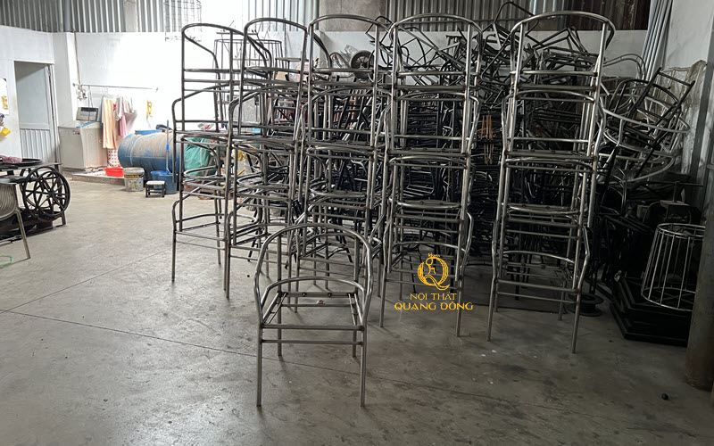 Nội thất Quang Đông xưởng sản xuất bàn ghế giả mây trực tiếp không qua trung gian